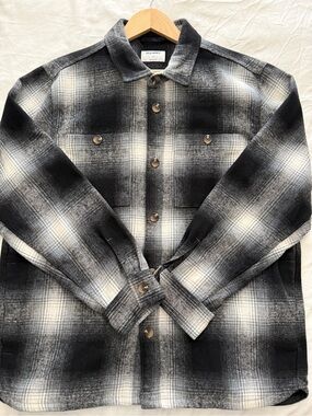 Old Navy Men's Black & Gray Plaid Button-Up Shirt Jacket